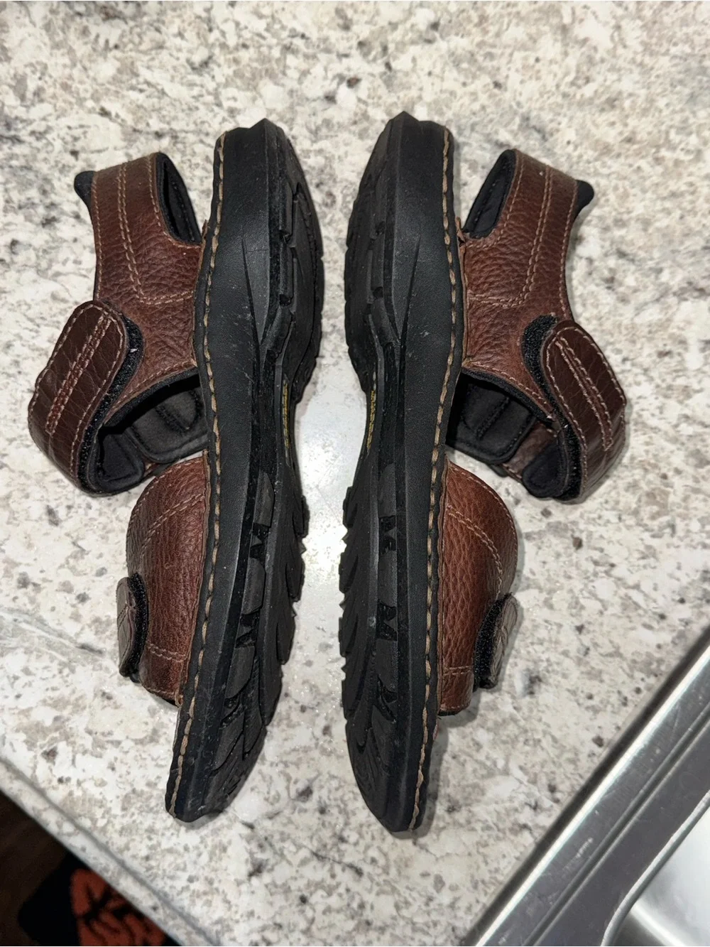 Dockers Men’s Brown Leather Velcro Sandals size 9M